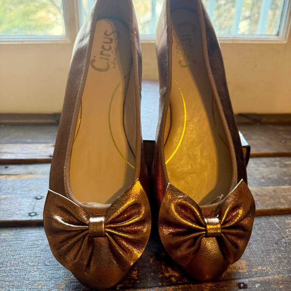 Circus by Sam Edelman Metallic Golden Bronze Bow Flats - Women’s 8.5 - Picture 5 of 5